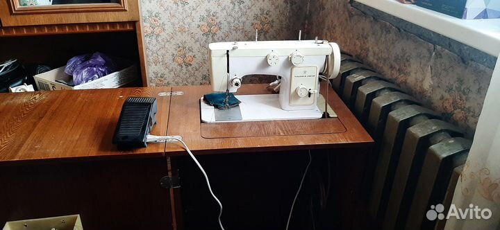 Швейная машина Чайка 142м
