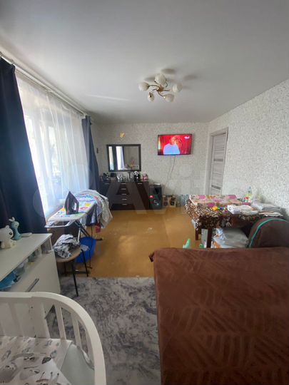 Доля в 2-к. квартире, 44 м², 3/5 эт.
