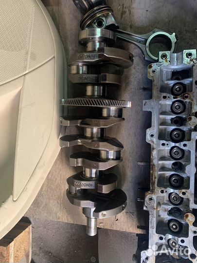 Коленвал с мотора tpba ford 2.0