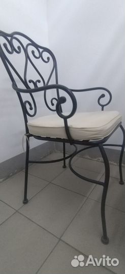 Стулья с подлокотниками