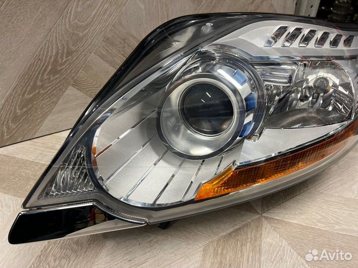 Фара ксеноновая передняя левая Ford Kuga Cbv