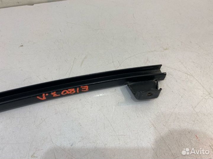 Направляющая стекла двери задняя левая Toyota