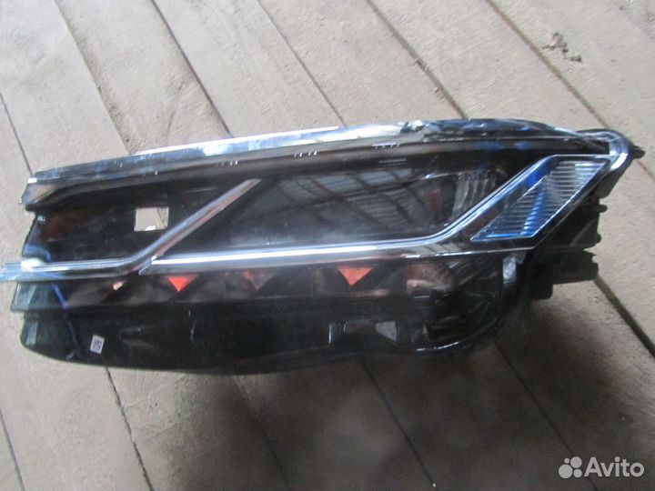 Фара левая Volkswagen Touareg 3