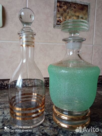 Большие тарелки, графины, алюминиевая сковорода