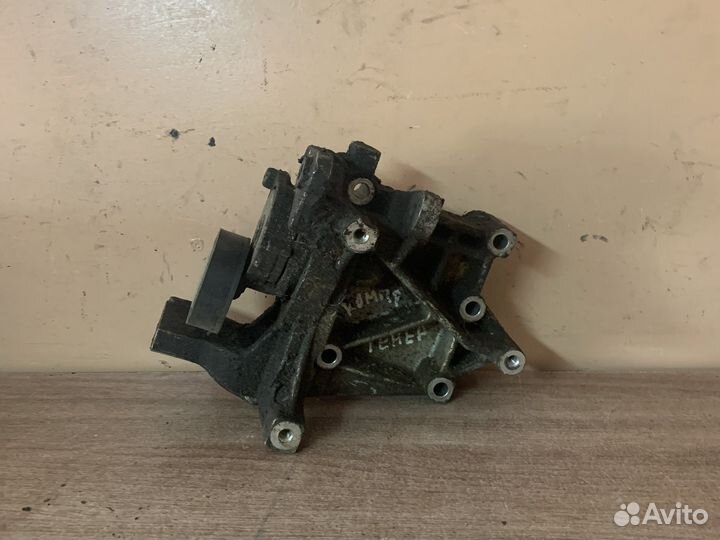 Кронштейн Ровер 45