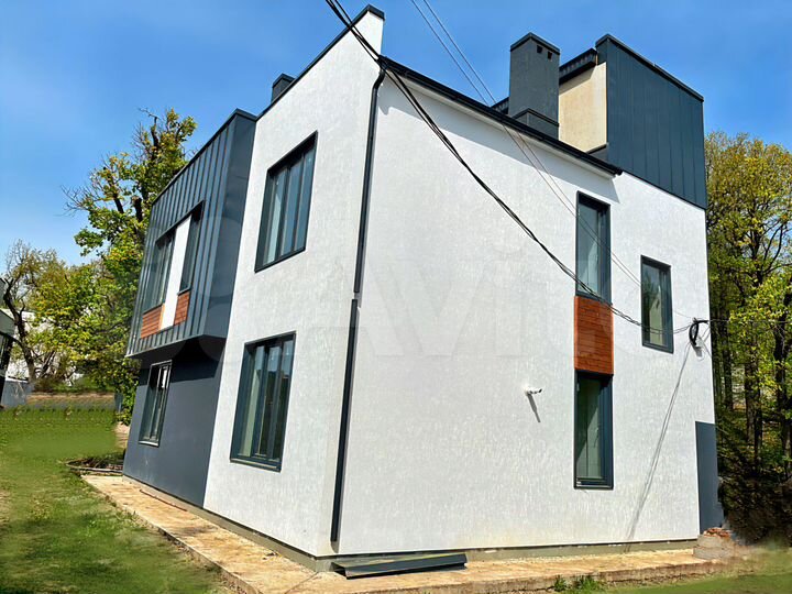 Дом 182 м² на участке 3 сот.