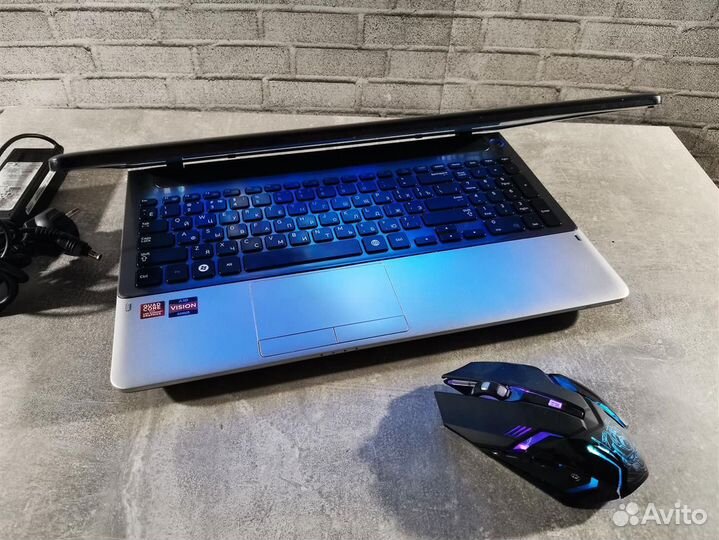 Игровой 8 гиговый Samsung с мощными 4 ядрами