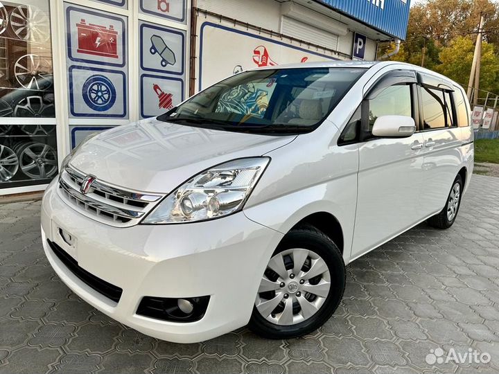 Toyota Isis 1.8 CVT, 2010, 111 000 км