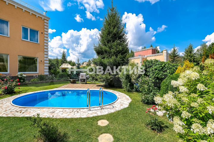 Коттедж 262,5 м² на участке 9 сот.