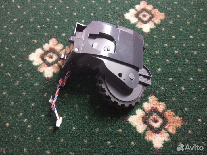 Пылесос Xiaomi Roborock S6 / Колесо левое L