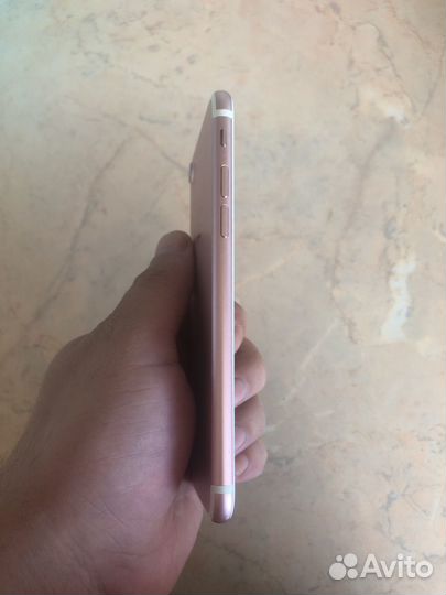 Телефон iPhone 7