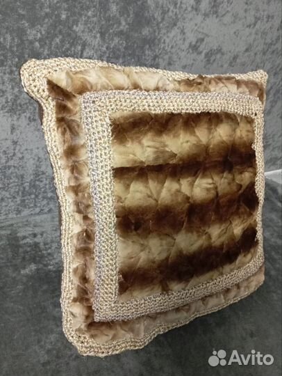 Подушка декоративная из натурального меха норки