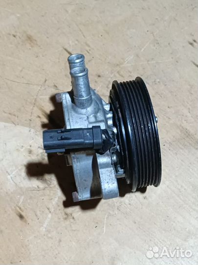 Насос водяной (помпа) Toyota Jeep