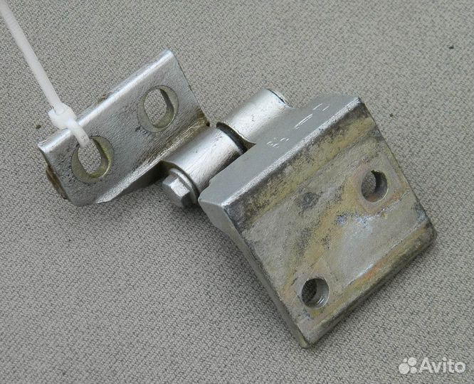 Петля двери перед. прав. нижняя Citroen Berlingo