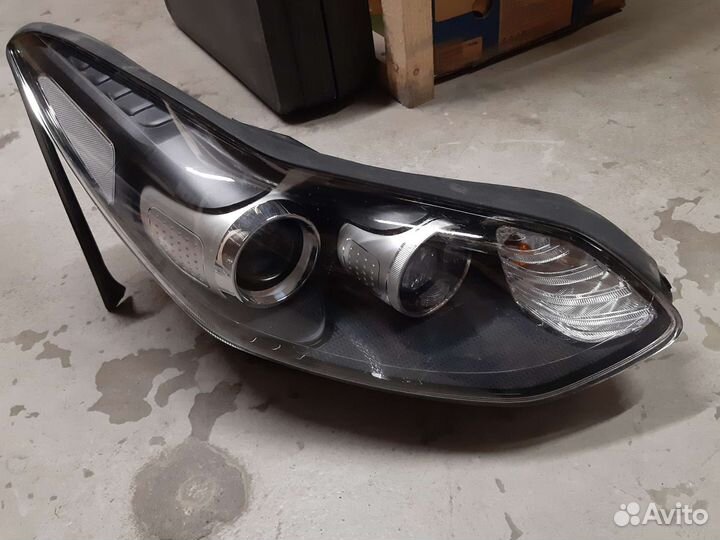 Фара правая Kia Sportage 4