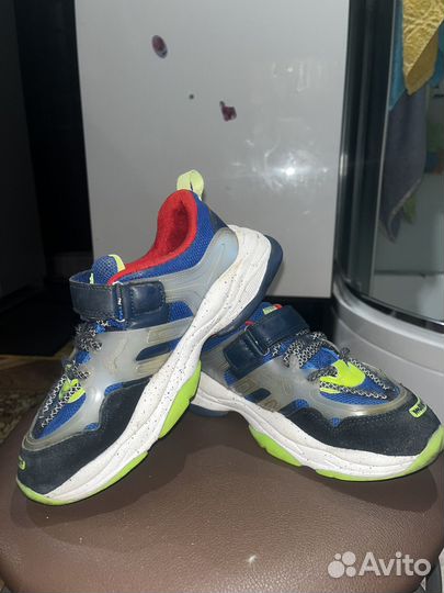 Кроссовки 35р
