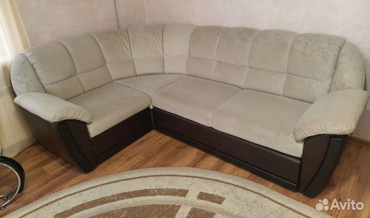 Большой угловой диван