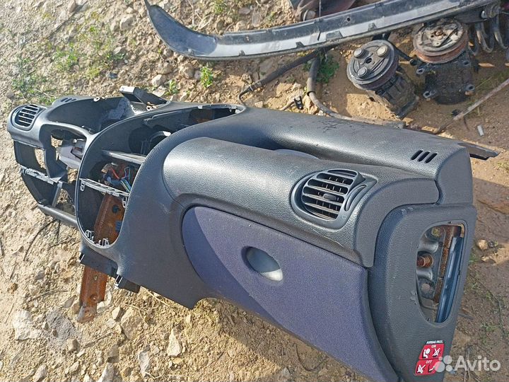 Торпедо Peugeot 206 1998-2012