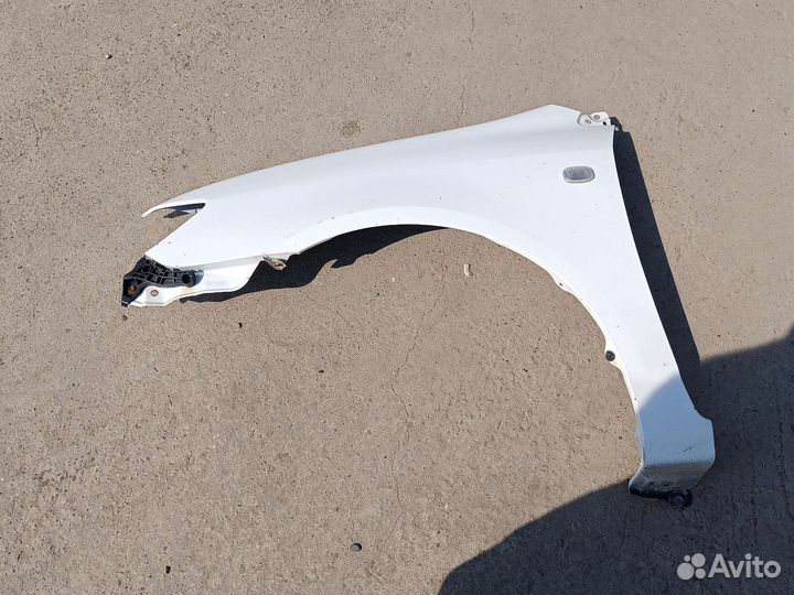Крыло переднее левое toyota corolla 120 2006 год