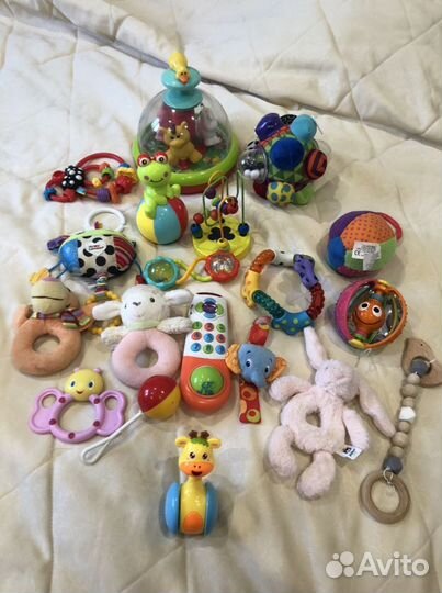Игрушки погремушки до двух лет