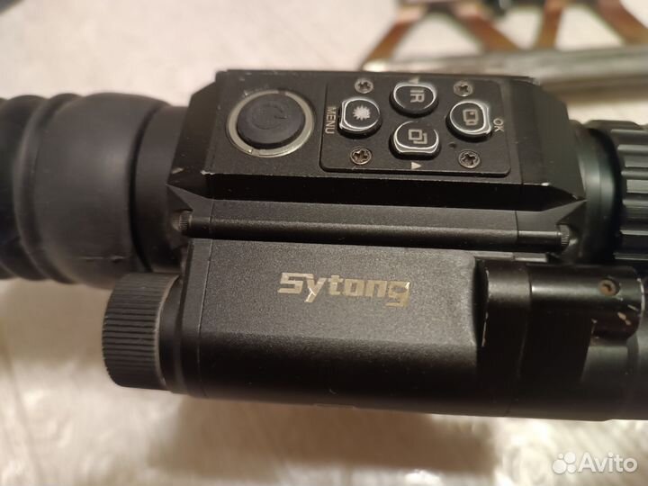 Боковой кронштейн для оптики