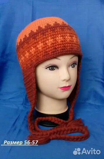 Вязаная шапочка с косичками