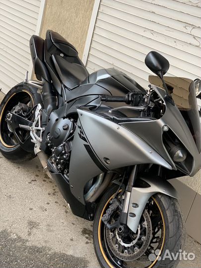 Yamaha YZF R1
