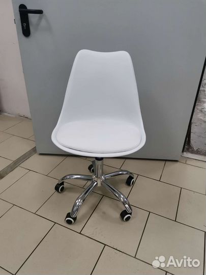 Кресло офисное белое