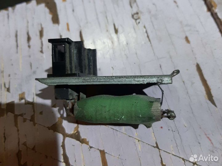 Резистор отопителя Фольксваген Т4 T4