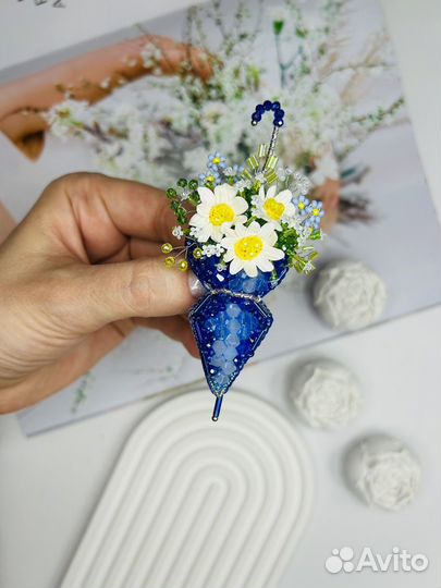 Брошь русной работы Зонт с ромашками