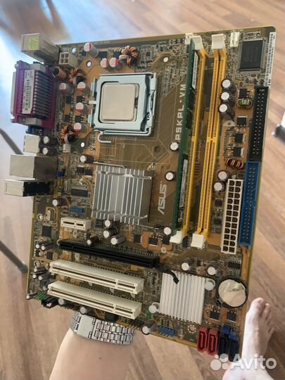 Материнская плата с процессором и памятью