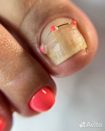 Услуги по маникюру и педикюру