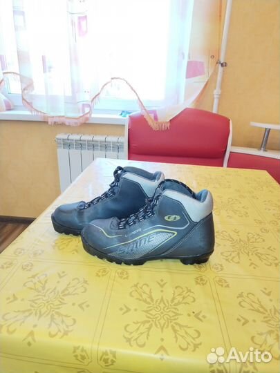 Лыжные ботинки р. 35
