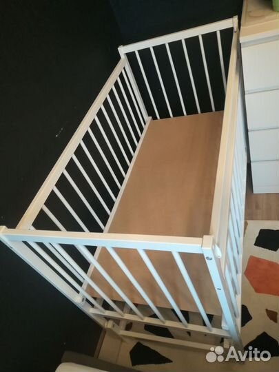 Детская кроватка для новорожденных с маятником