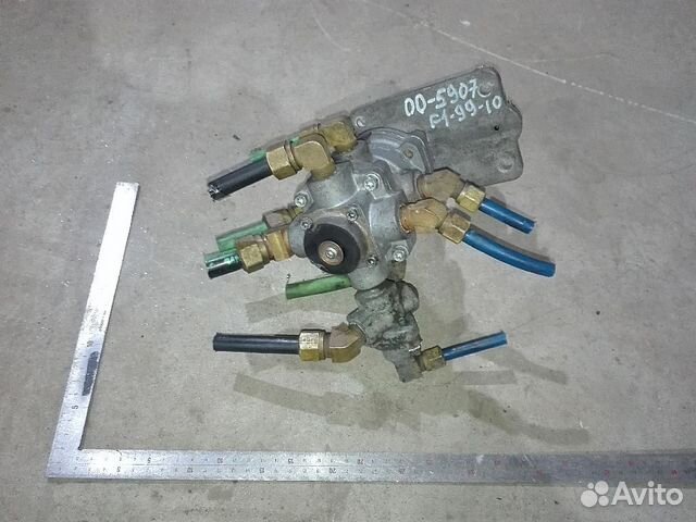 Тормозной кран фредлайнер. Кран тормозной abs фредлайнер. Тормозной кран фредлайнер. Тормозной кран фредлайнер центури. Кран тормозной freightliner.