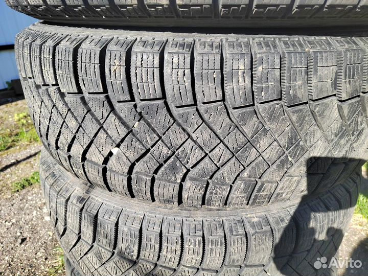 Pirelli Ice Zero 225/65 R17 106T