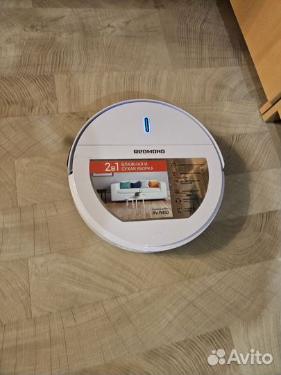 На запчасти робот-пылесос Redmond RV - R450
