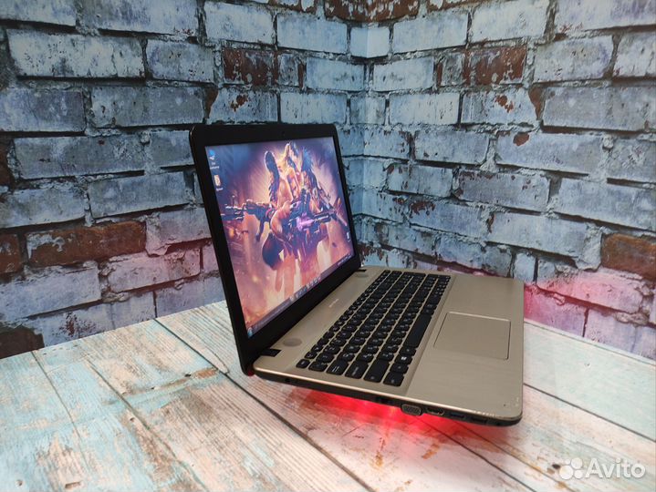 Игровой ноутбук Asus 4ядра/4гига/2 видеокарты