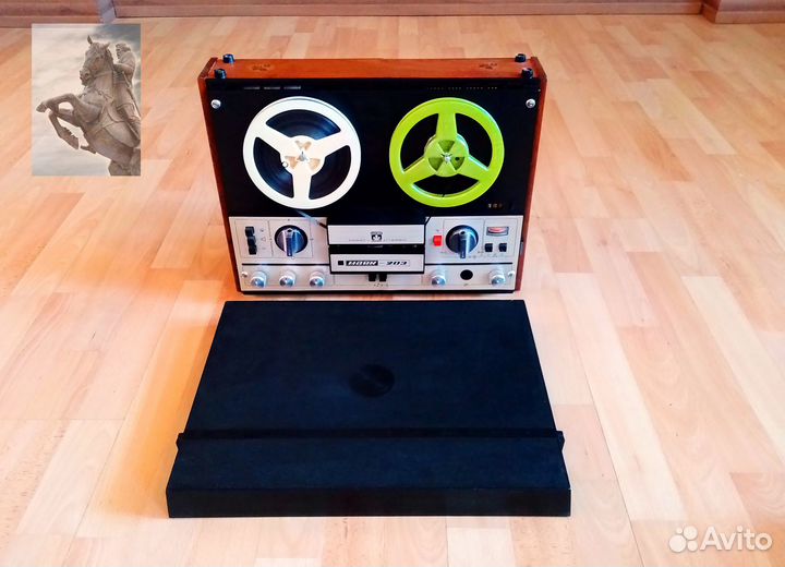 Катушечный магнитофон Маяк-203 (СССР)