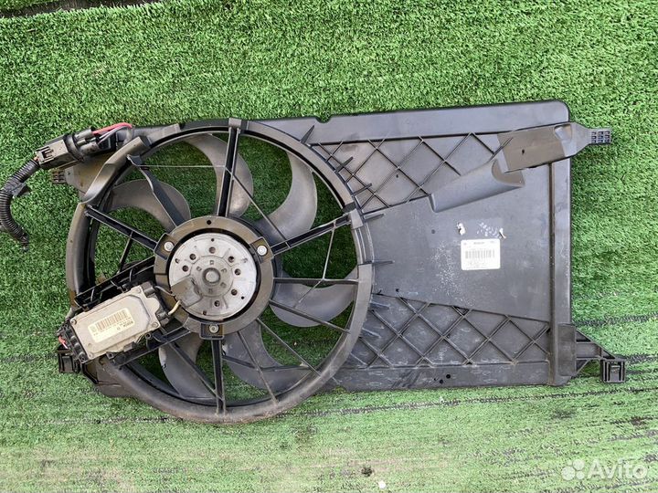 Диффузор радиатора Volvo V50 MV43 MW 3M5H8C607VE