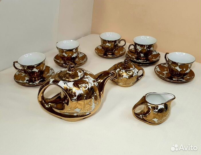 Сервиз 5 чайных пар, чайник, сахарница, молочник