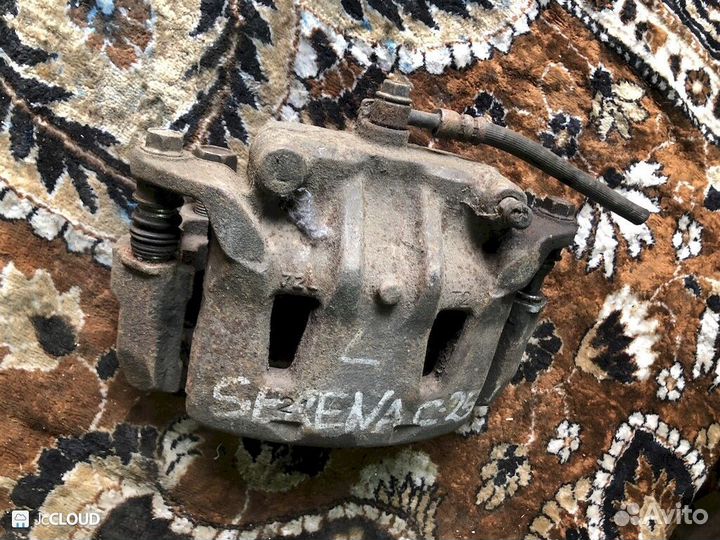 Суппорт на nissan serena C25 MR20