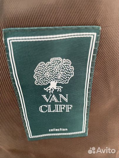 Костюм мужской приталенный