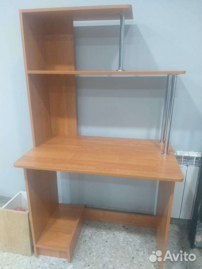 Продам компьютерный стол