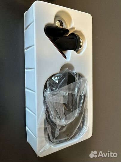 Магнитный держатель для телефона с зарядкой