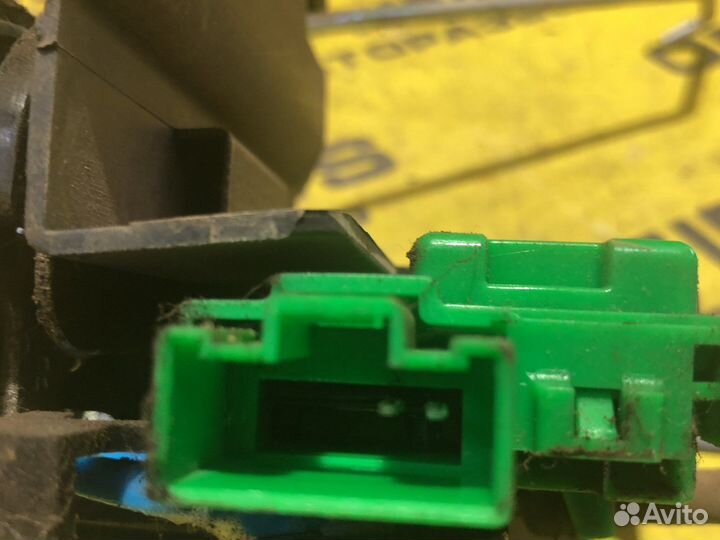 Дверной замок передний правый Hyundai Solaris