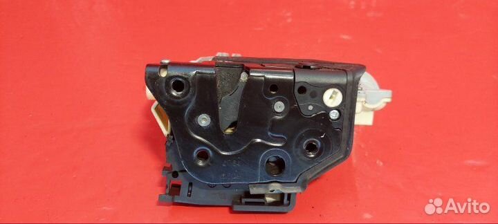 Замок двери задний правый Volkswagen Passat B6