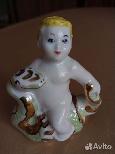 Статуэтка фарфор