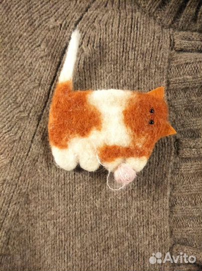 Валяная брошь котик