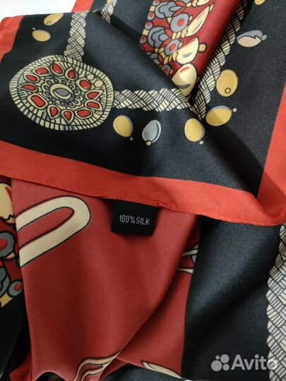 140х140 Новый платок шёлковый красный с каретой